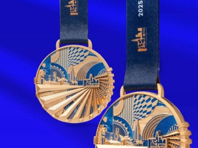 2025深圳南山半程马拉松完赛奖牌长什么样