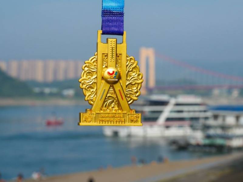 2024宜昌马拉松奖牌（2）